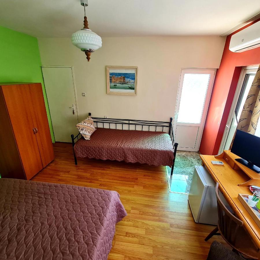 Fema Guest House Balchik Eksteriør billede