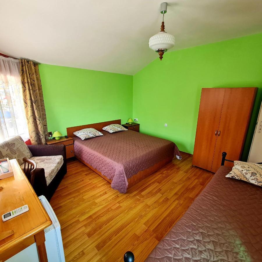 Fema Guest House Balchik Eksteriør billede