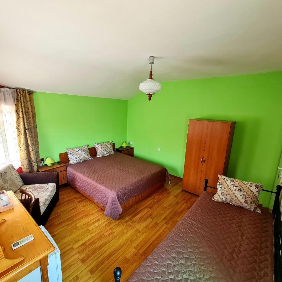 Fema Guest House Balchik Eksteriør billede