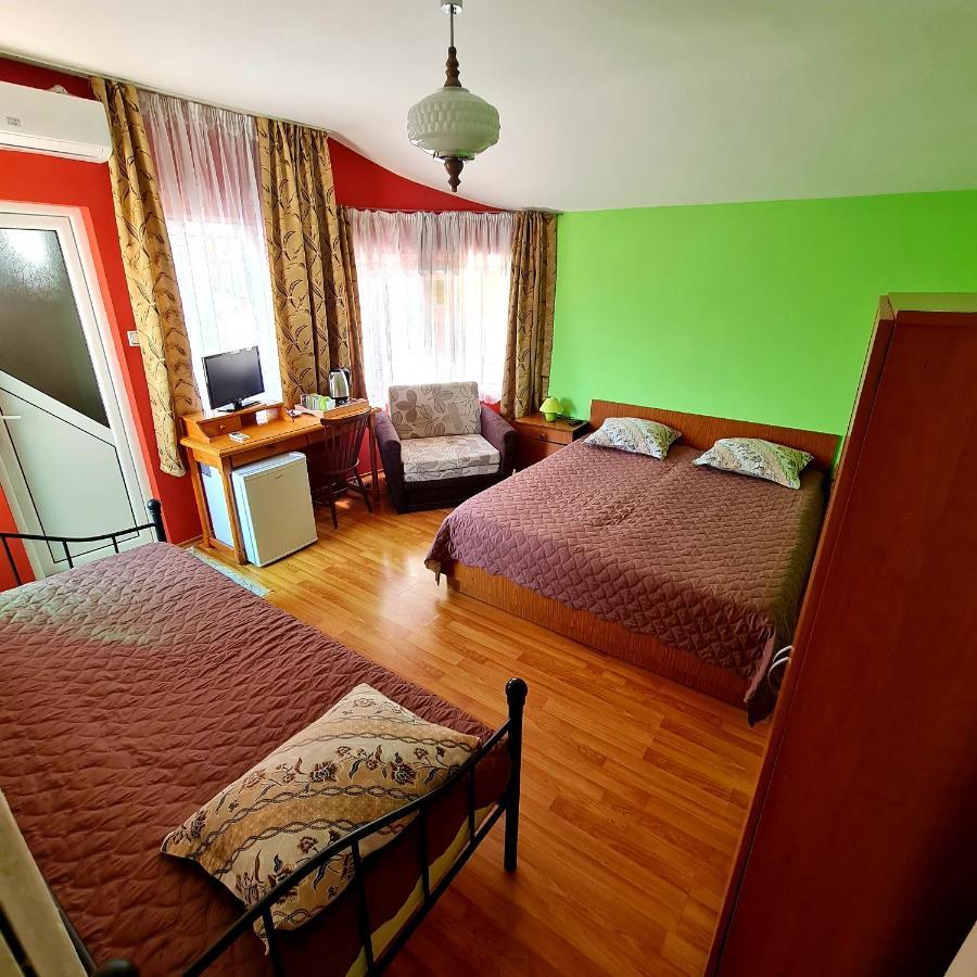 Fema Guest House Balchik Eksteriør billede