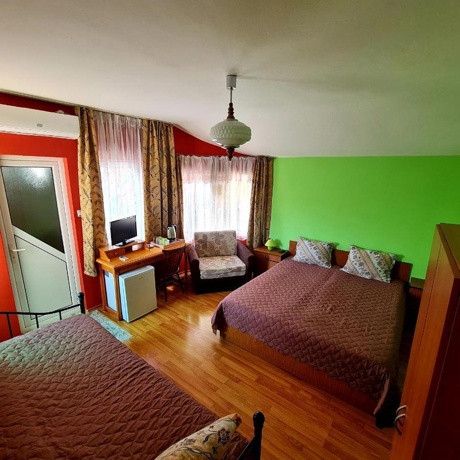Fema Guest House Balchik Eksteriør billede