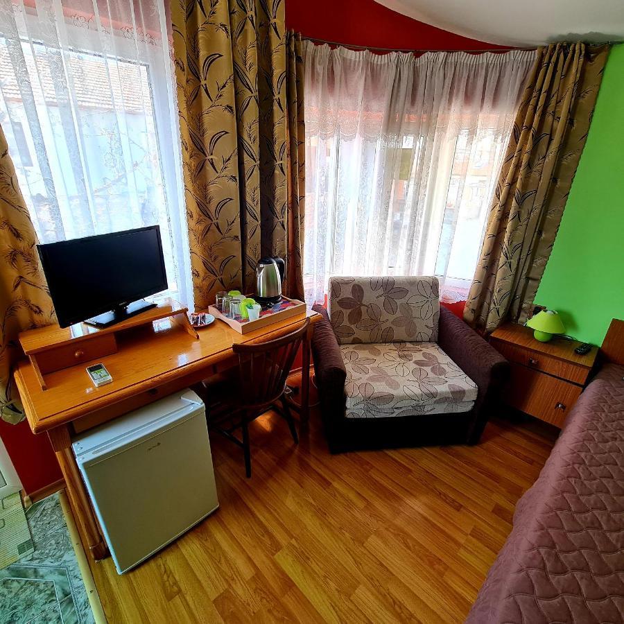 Fema Guest House Balchik Eksteriør billede