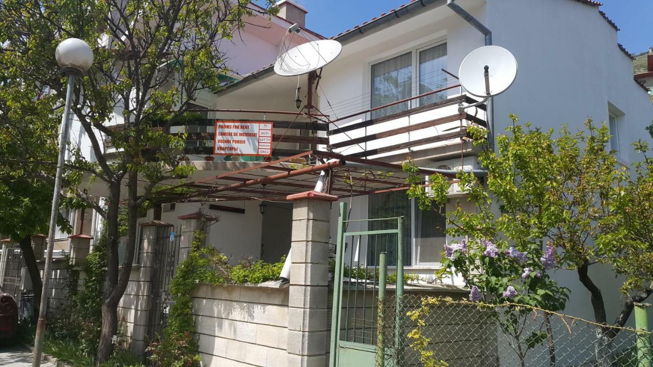 Fema Guest House Balchik Eksteriør billede