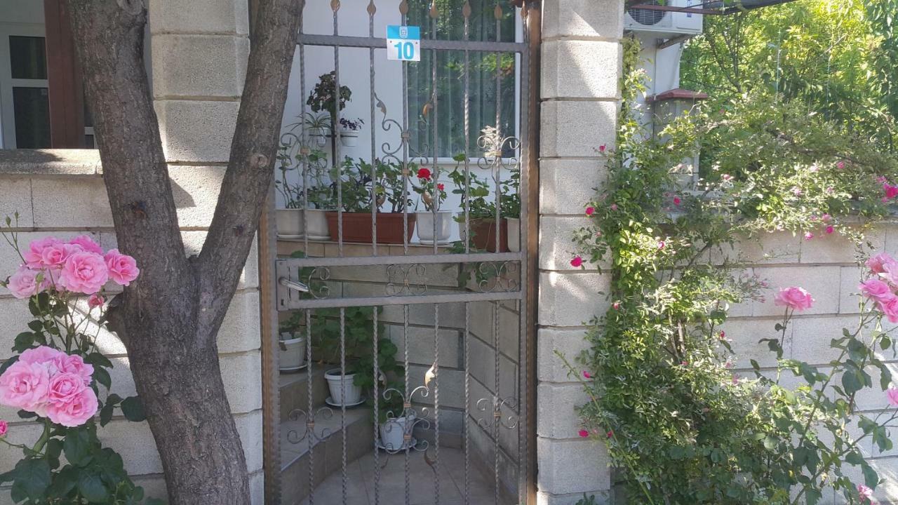 Fema Guest House Balchik Eksteriør billede