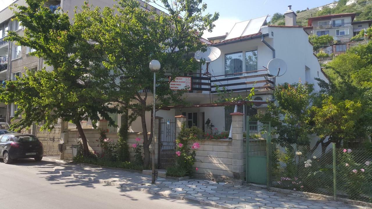 Fema Guest House Balchik Eksteriør billede