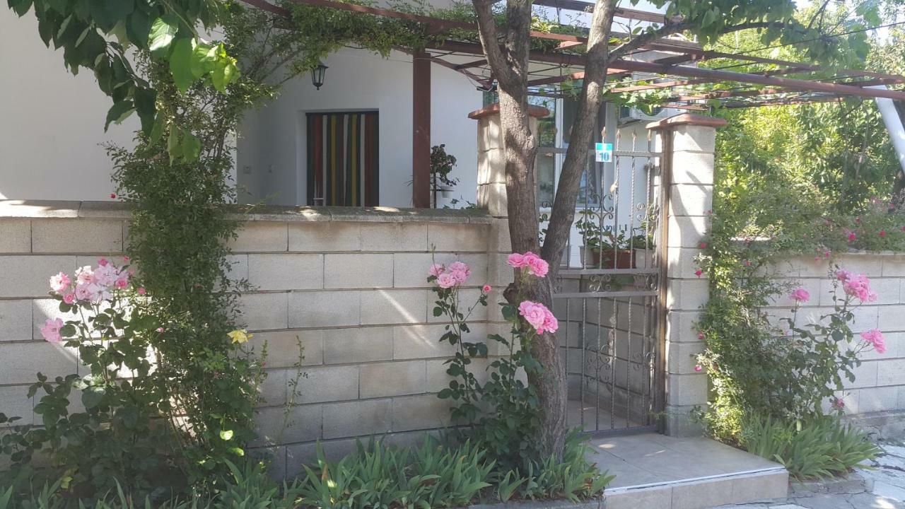 Fema Guest House Balchik Eksteriør billede