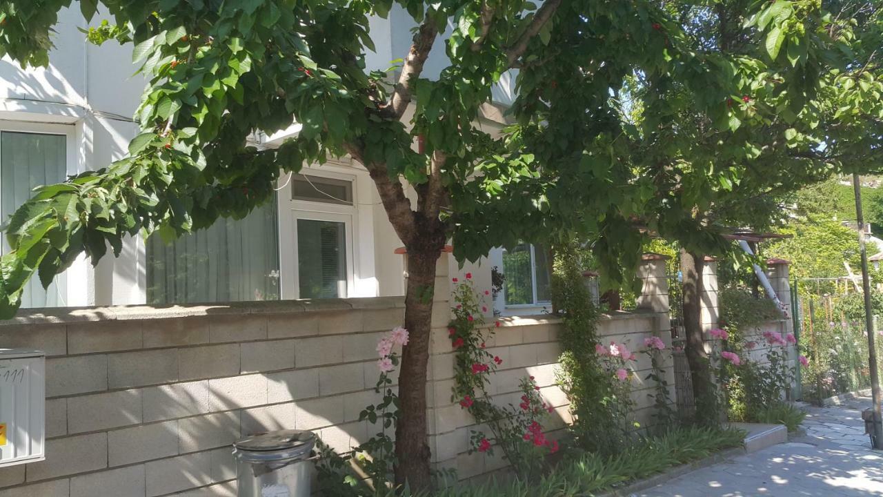 Fema Guest House Balchik Eksteriør billede