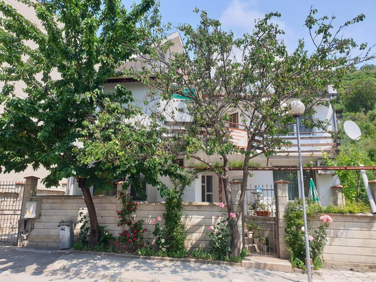 Fema Guest House Balchik Eksteriør billede